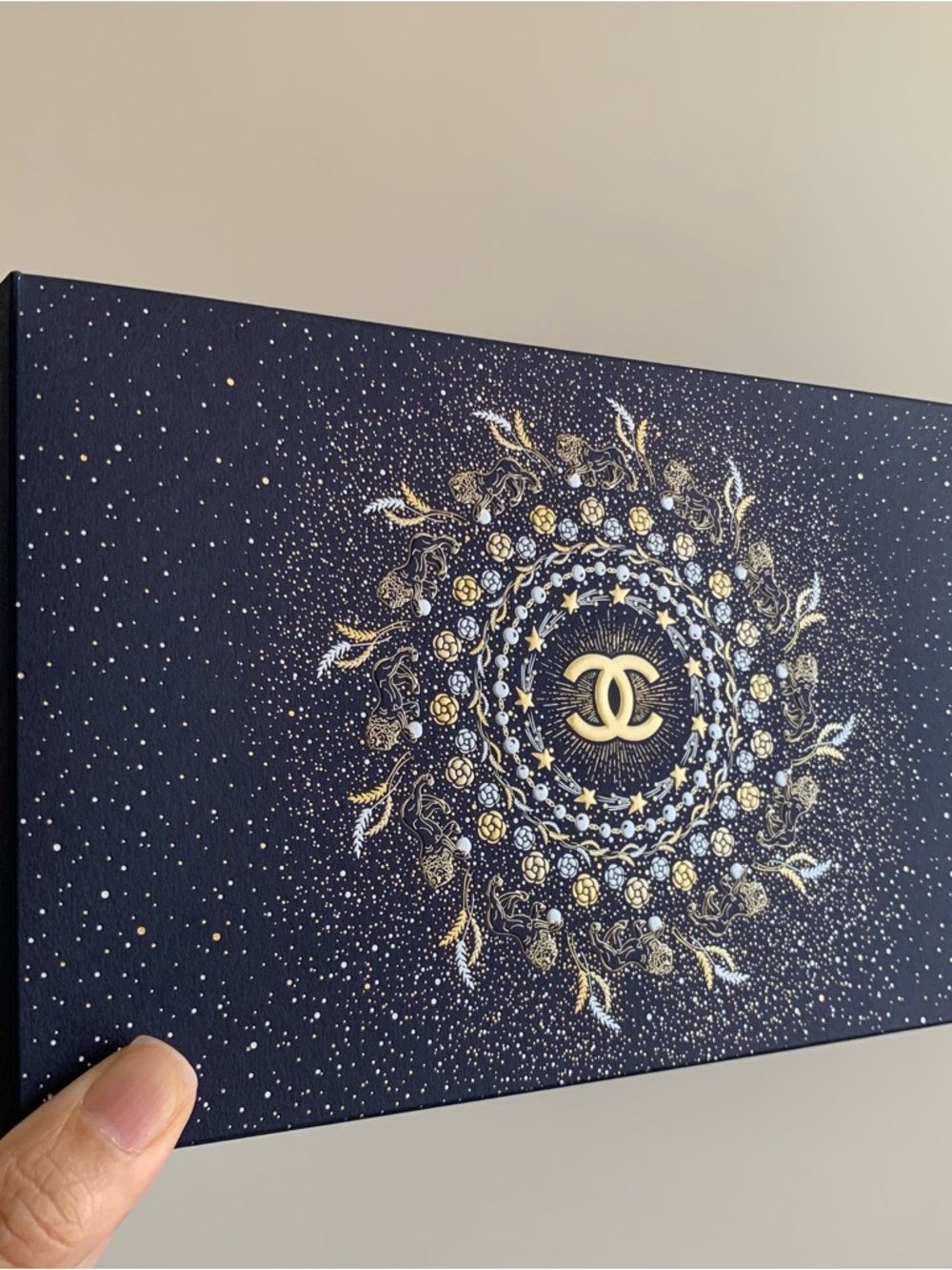 CHANEL Beauté 2025 Holiday Blue Tweed Cosmetic Pouch NIB New in Box - Picture 9 of 14